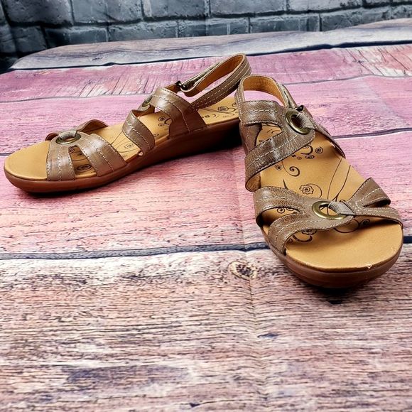 bare traps jollity sandals